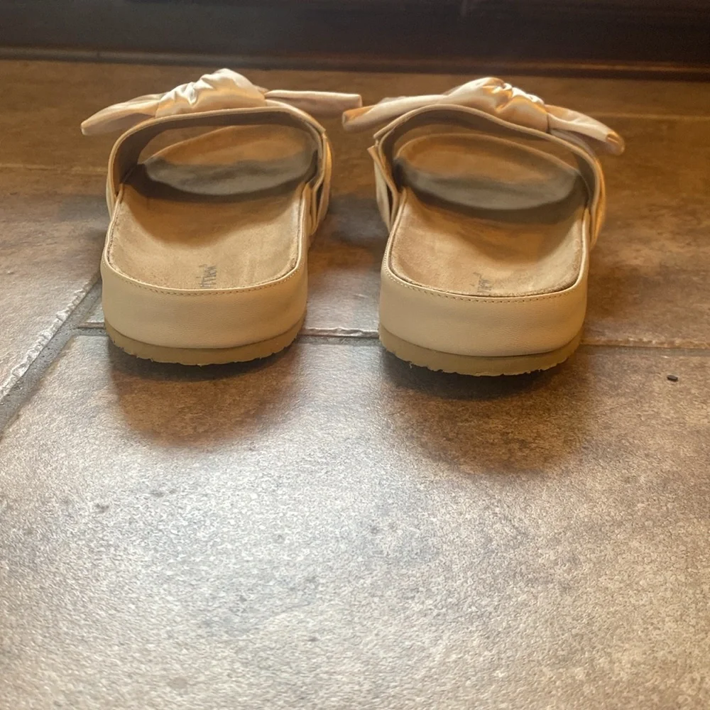 Comfortview. Women's Cream Slide Sandals. Size 10 - Picture 5 of 11